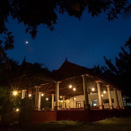 Palmgrove Lake Resort Alappuzha Екстериор снимка