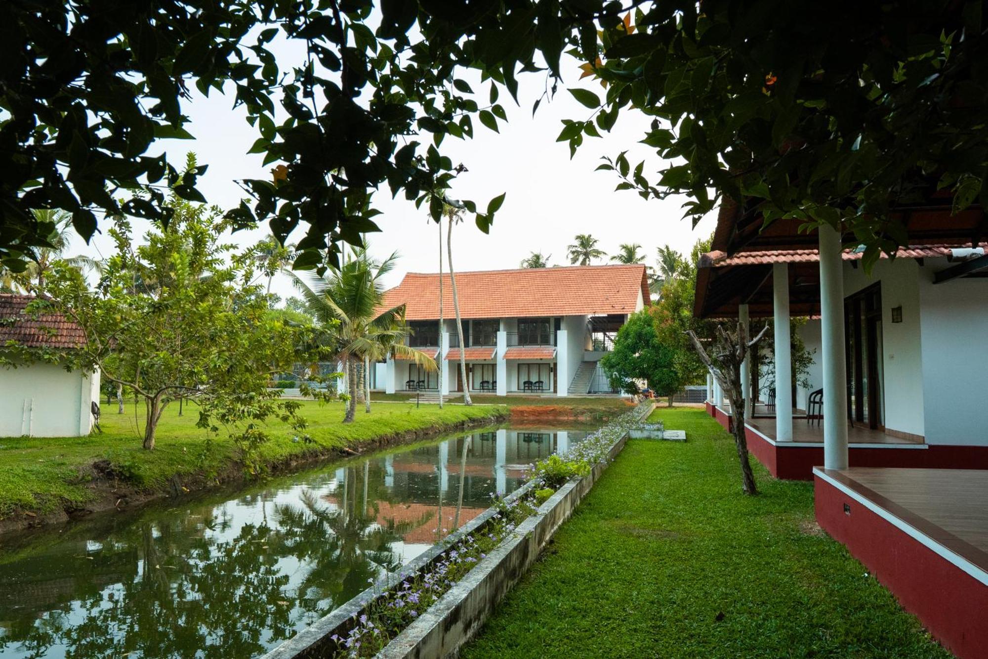 Palmgrove Lake Resort Alappuzha Екстериор снимка