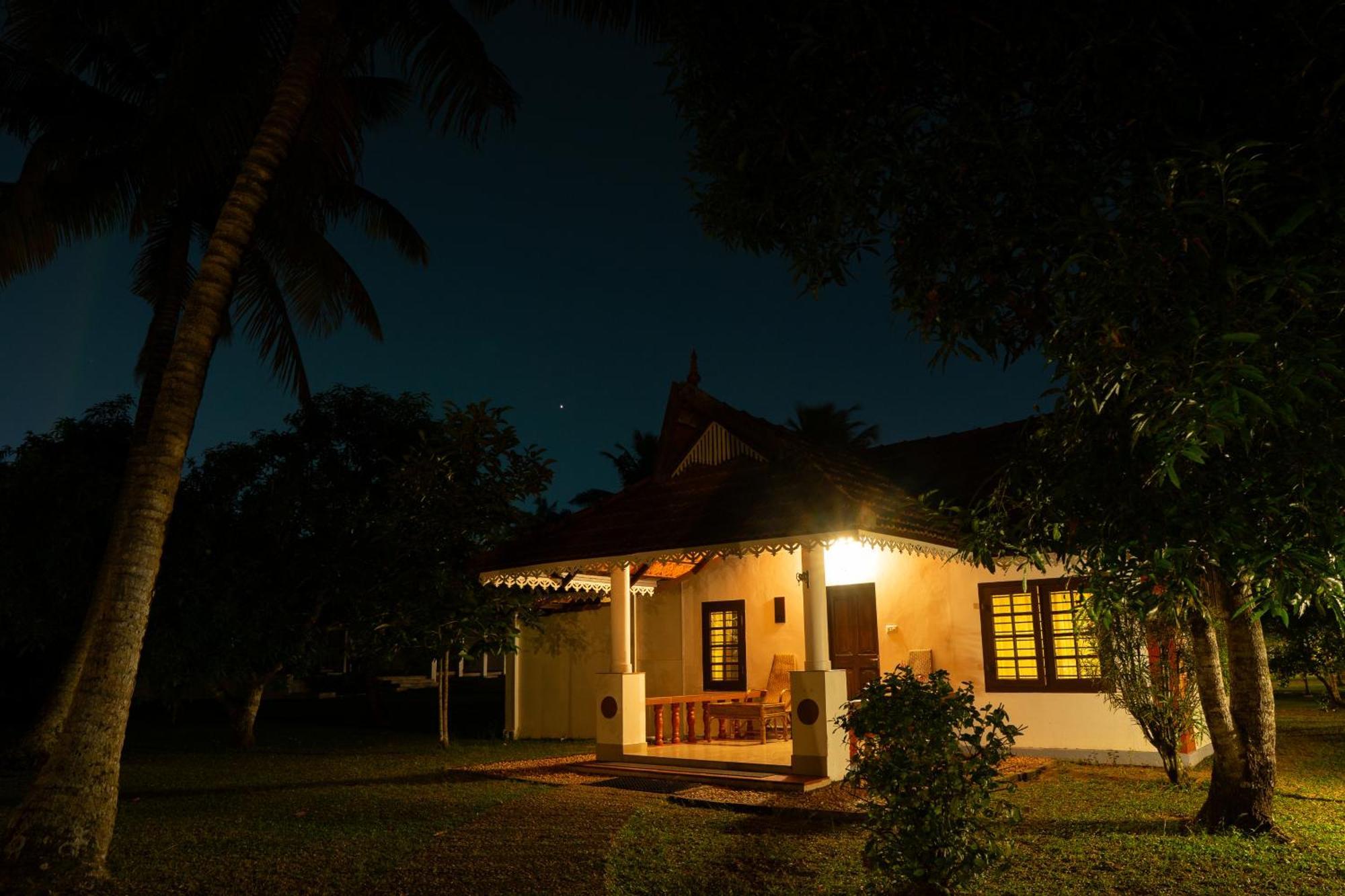 Palmgrove Lake Resort Alappuzha Екстериор снимка