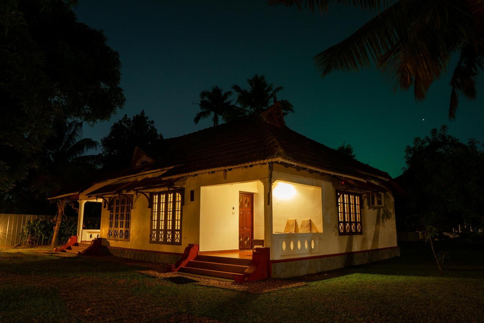 Palmgrove Lake Resort Alappuzha Екстериор снимка