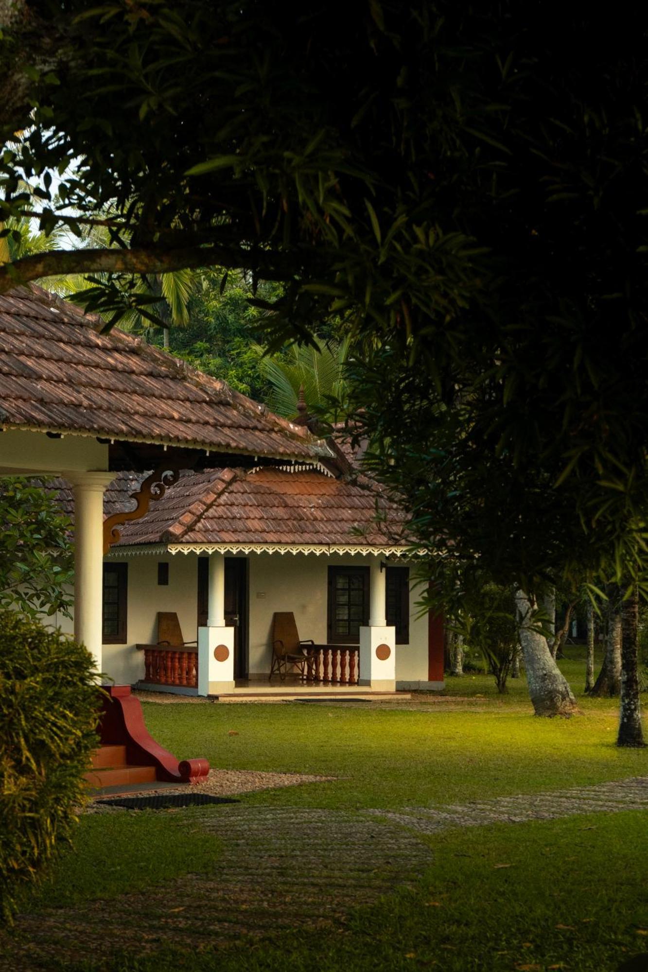 Palmgrove Lake Resort Alappuzha Екстериор снимка