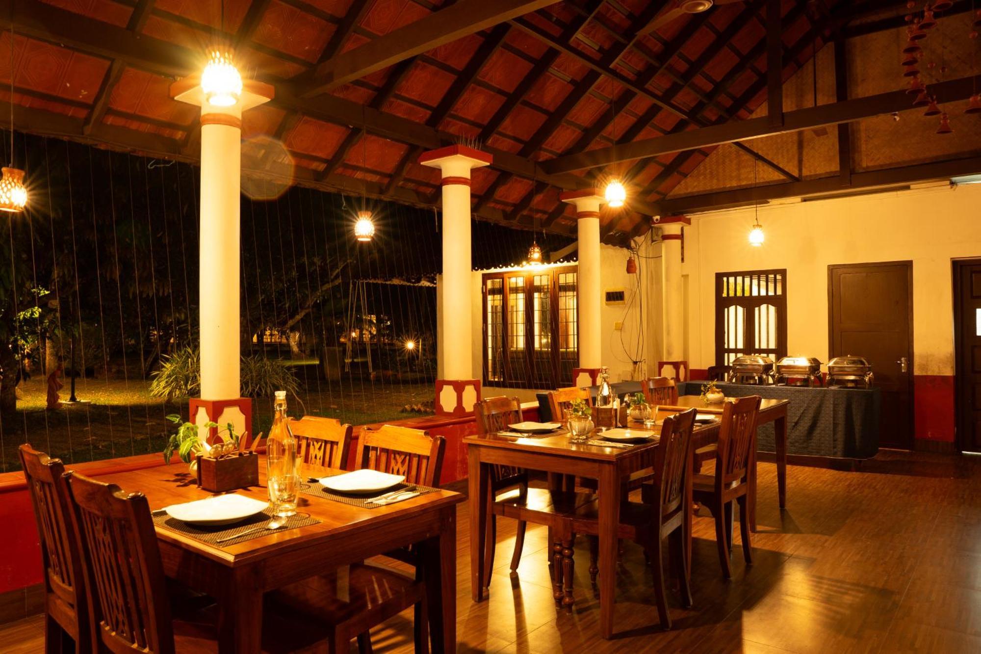 Palmgrove Lake Resort Alappuzha Екстериор снимка