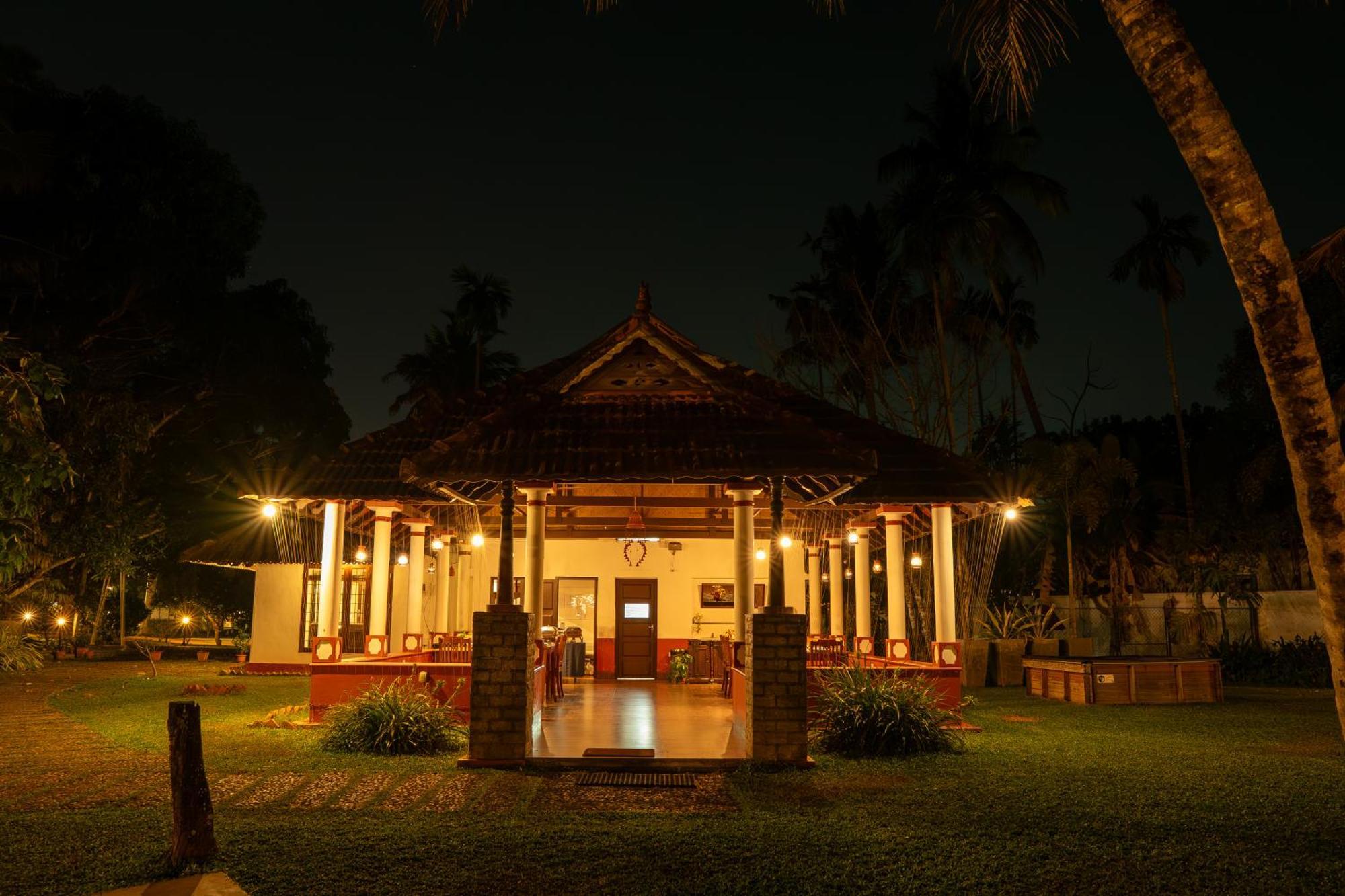 Palmgrove Lake Resort Alappuzha Екстериор снимка