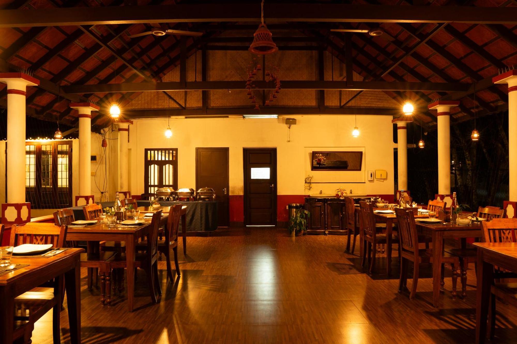 Palmgrove Lake Resort Alappuzha Екстериор снимка