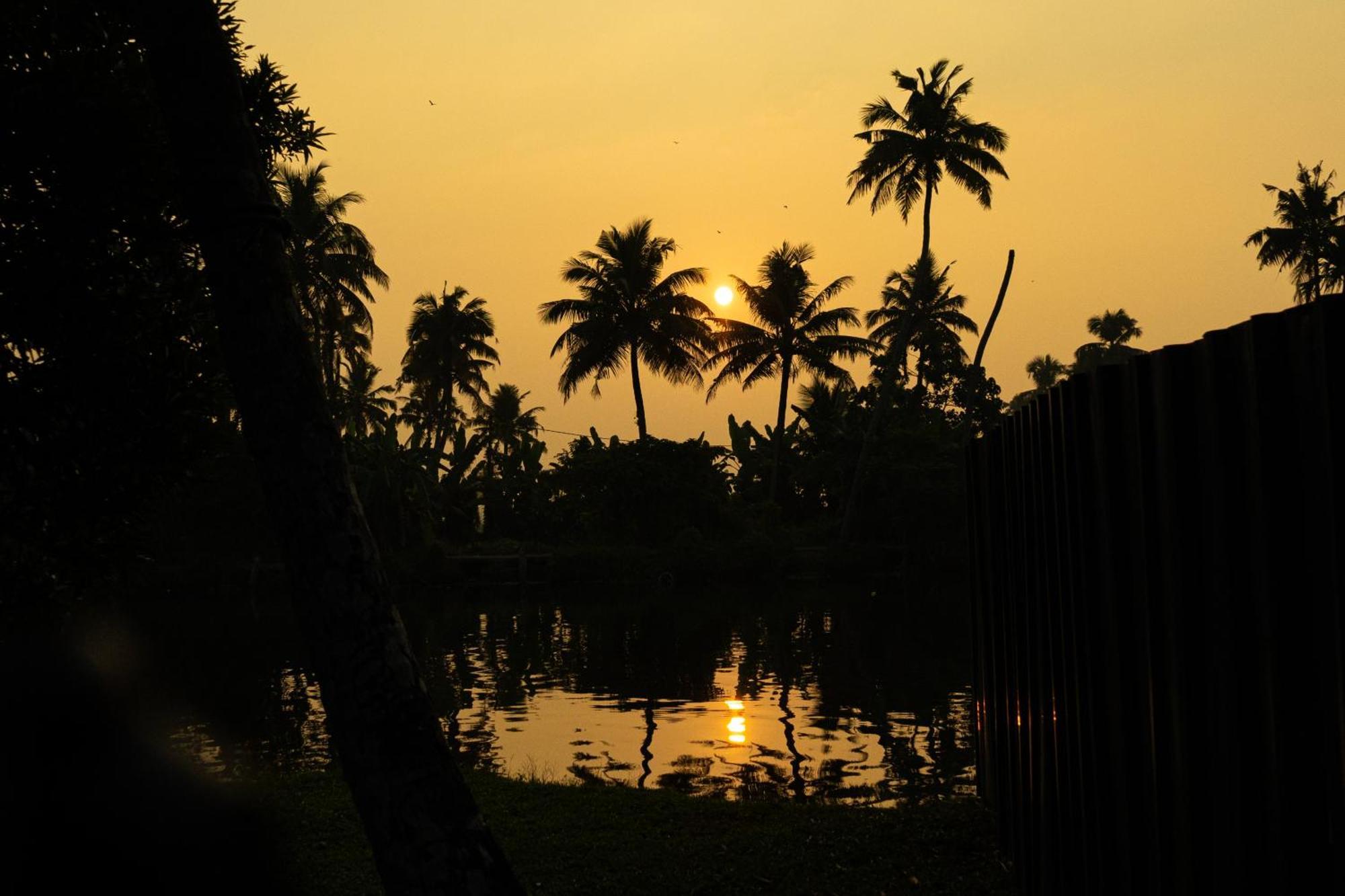 Palmgrove Lake Resort Alappuzha Екстериор снимка