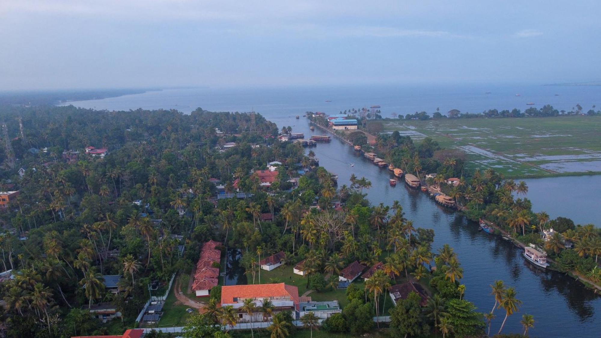 Palmgrove Lake Resort Alappuzha Екстериор снимка