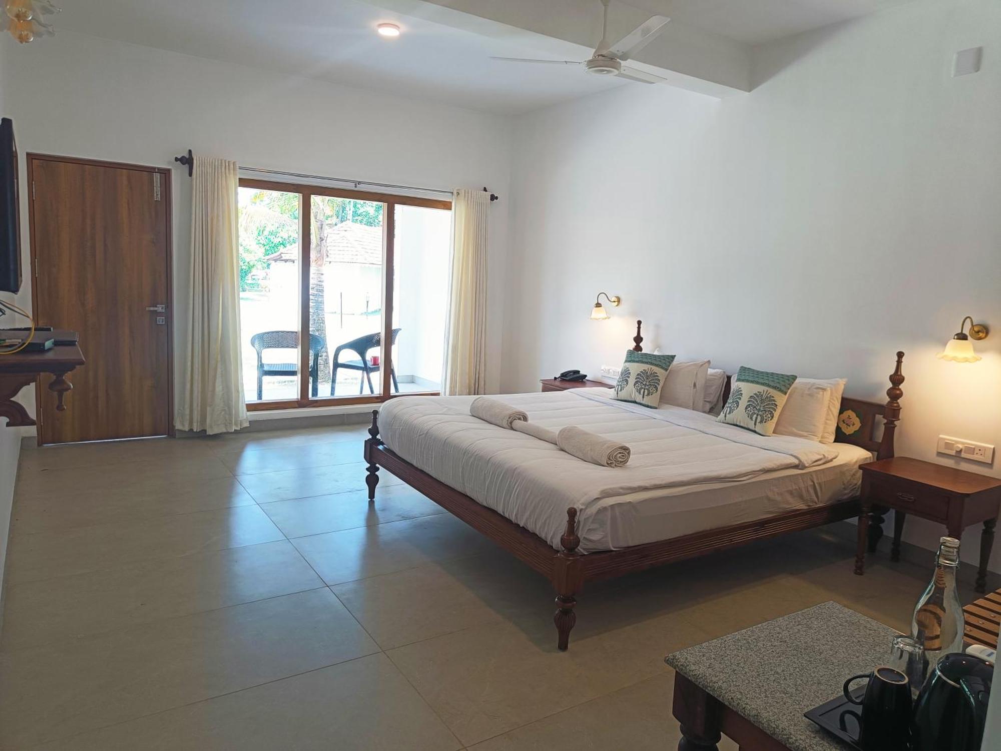 Palmgrove Lake Resort Alappuzha Екстериор снимка