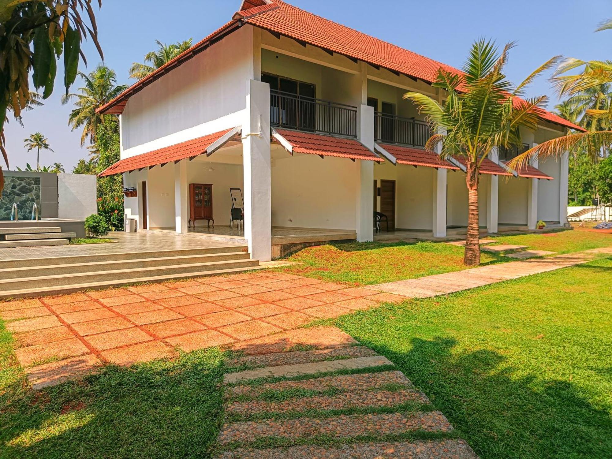 Palmgrove Lake Resort Alappuzha Екстериор снимка